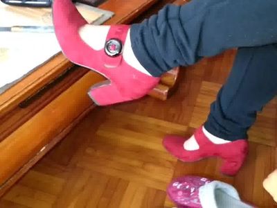 Elle enfile ses talons
