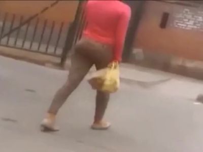 150800 Señora culona