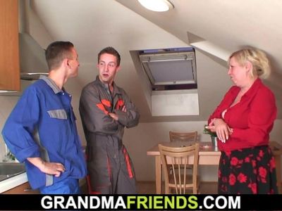 Granny offers her old pussy