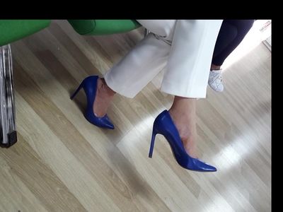 Mature fr',s sexy high heels dangling stilettos