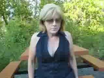 Pussy flash in the park