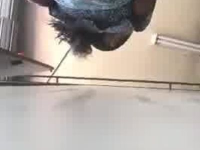 madura bajo falda en ESSALUD