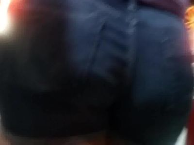 CHUNKY PAWG IN JEAN SHORTS