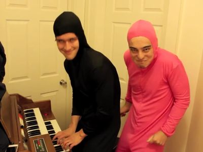 2 Girls 1 Organ
