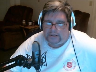 Twitch Streamers Wife Caught Naked During Stream