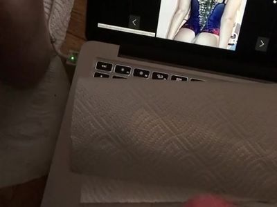 JE MATTE SON PROFIL, -)) JUSTE POUR ELLE