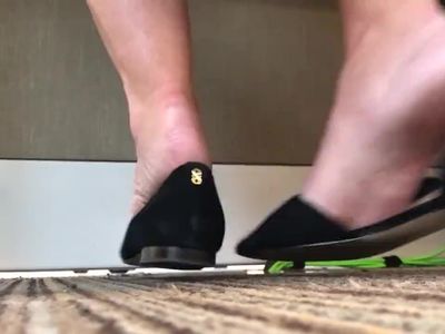 Candid Milf shoeplay