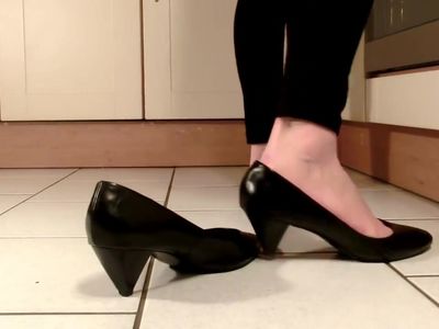 Sexy mature feet in kitchen...
