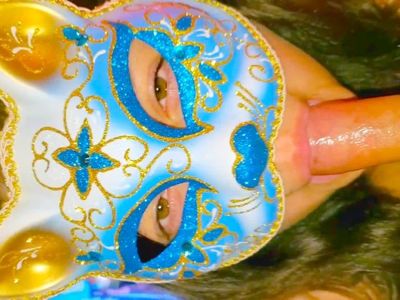 Amateur MILF gives me blowjob while I play fortnite - Cumshot