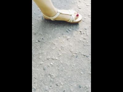 Foot Sniper. Sexy feet drink.