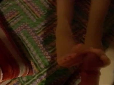 piedi sexy di una troiona footjob e sborrata