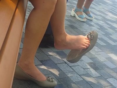 Candid mature Asian shoe dangle - 2