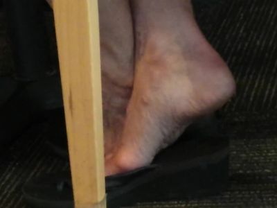 Candid 40+ lady feet in flip flops1