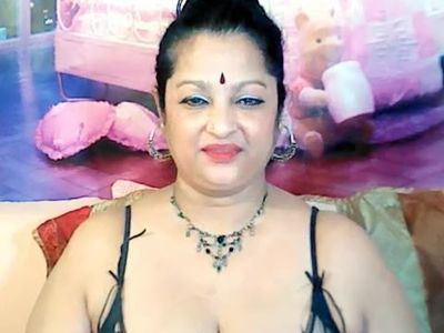 WEBCAM MATURE CURVY INDIAN BELLY DANCER