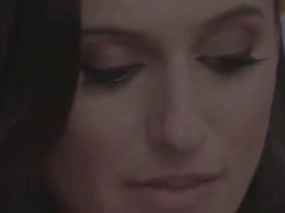 Hot reporter gets destroyed by by trolls