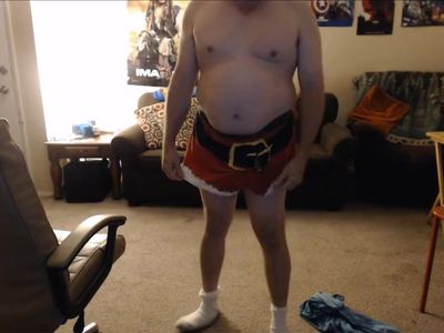 PULL UP SANTA BOXER WITH CHRISTMAS MUSIC (JINGER BELLS) AND PEEING