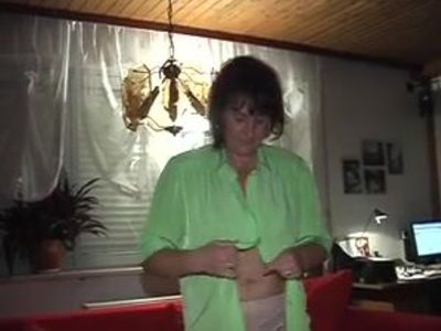 Mature wet pussy play