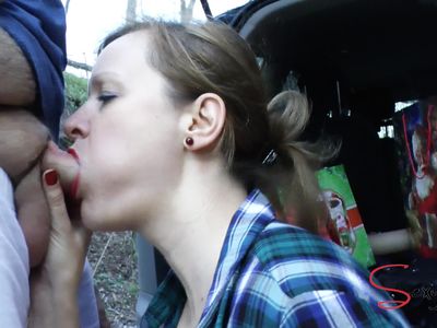 MILF x-mas shopping with final blowjob