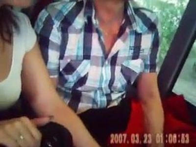 ENCOXCANDO PENE BUS HOMBRO