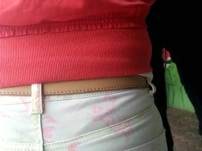 Tanga marcada caminando