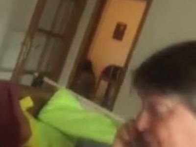 odile la chienne au telephone avec une amie et son fils